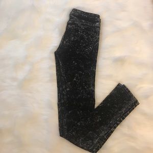 Black/grey jeans with a distressed look 👖